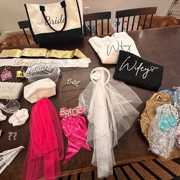 BACHELORETTE accessories lot - Picture 8 of 10